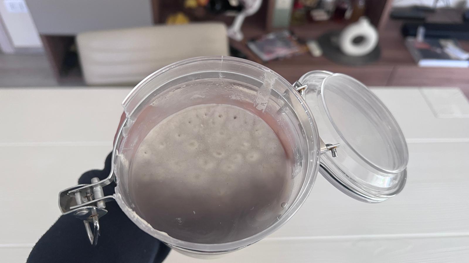 Livito madre con sopra liquido scuro